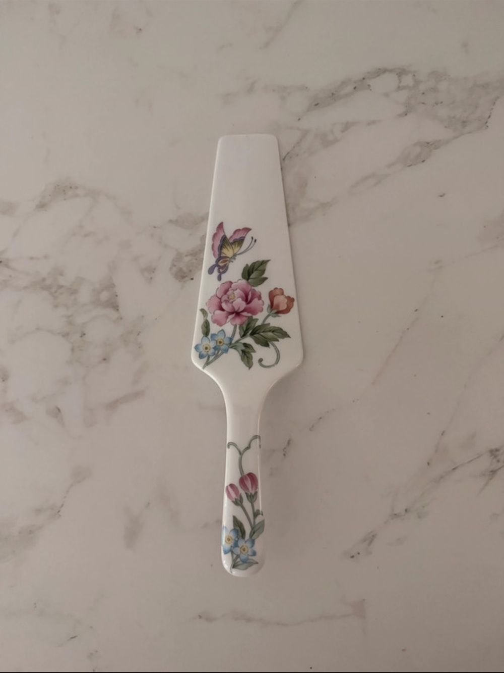 Porcelain Cake Cutter